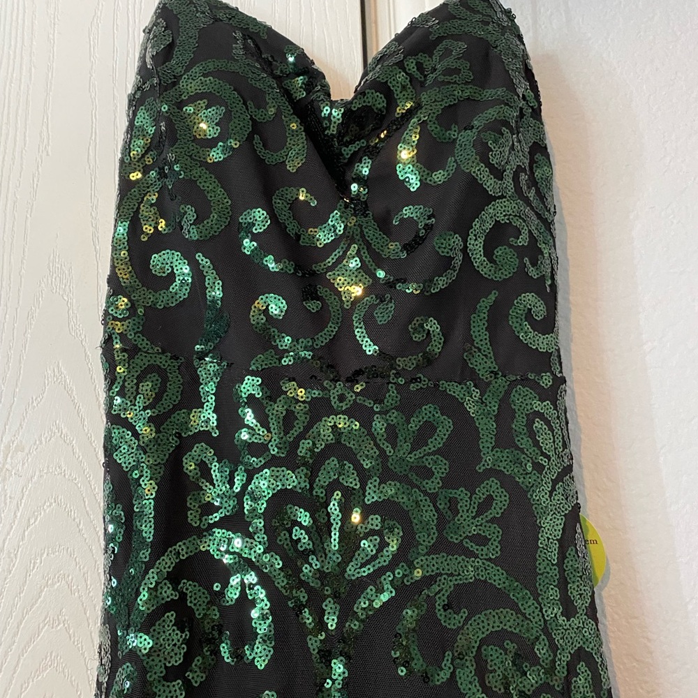 emerald green prom dress